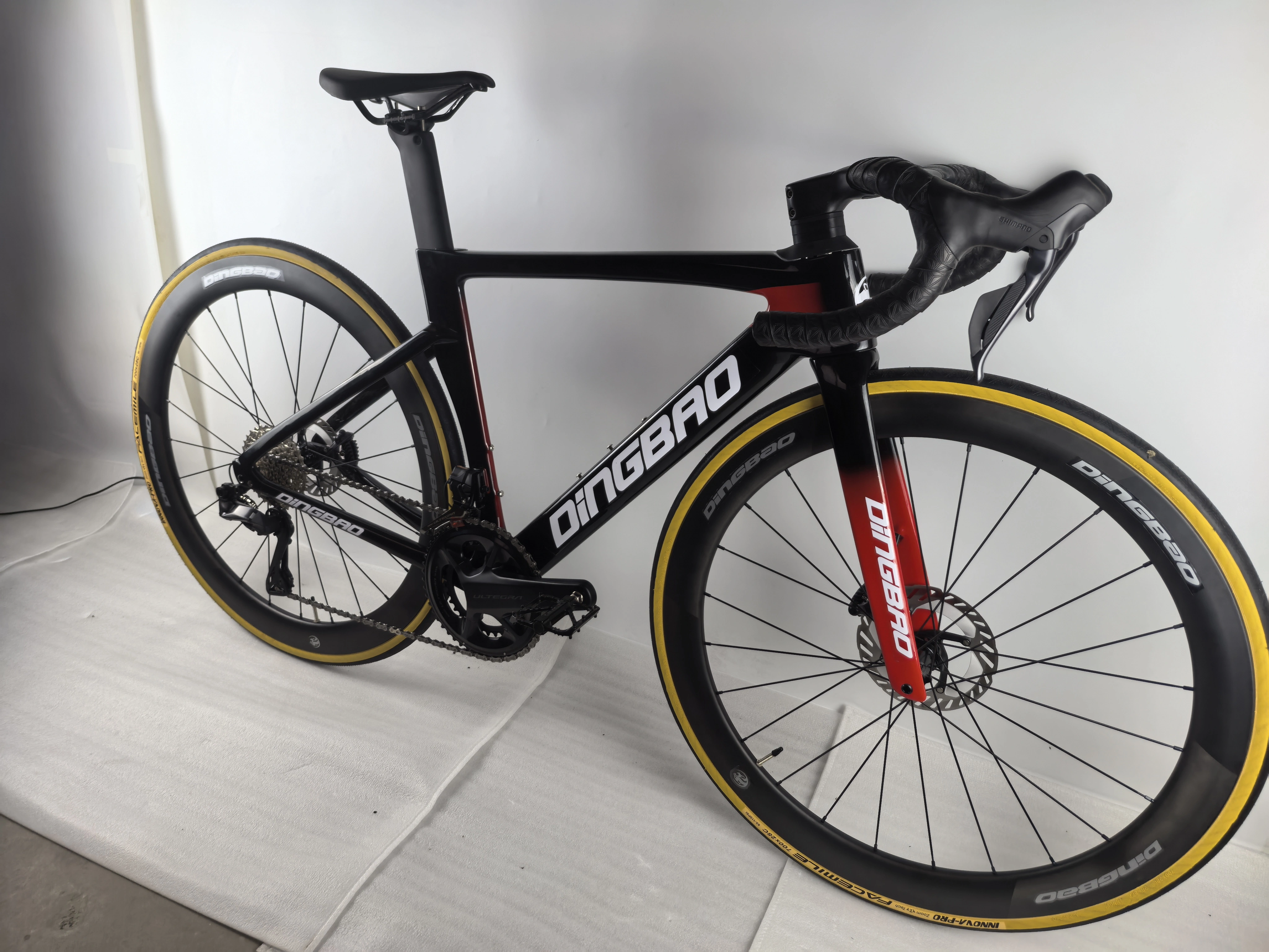 Cadre de vélo de route en carbone de haute qualité BSA 68mm support inférieur fileté tout câblage in