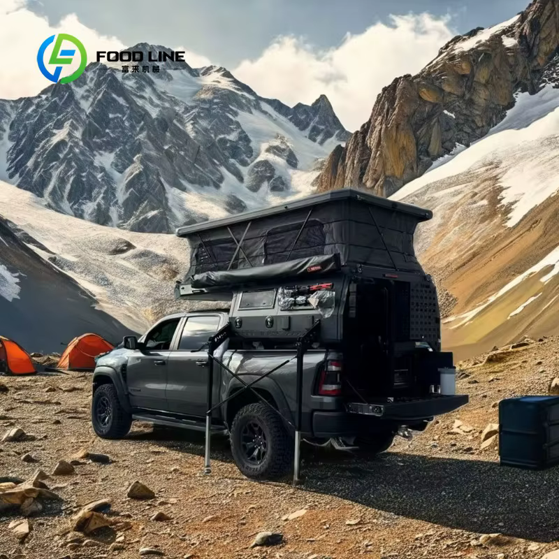 Camper multifonctionnel personnalisé pour camion avec porte-équipement et auvent latéral pour aventu