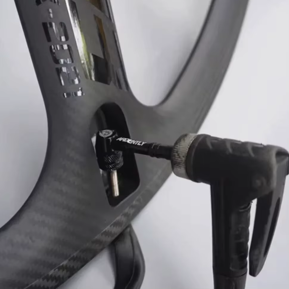 Adaptateur de roue à disque noir résistant à 90 degrés pour vélo de route et VTT, accessoire de cycl