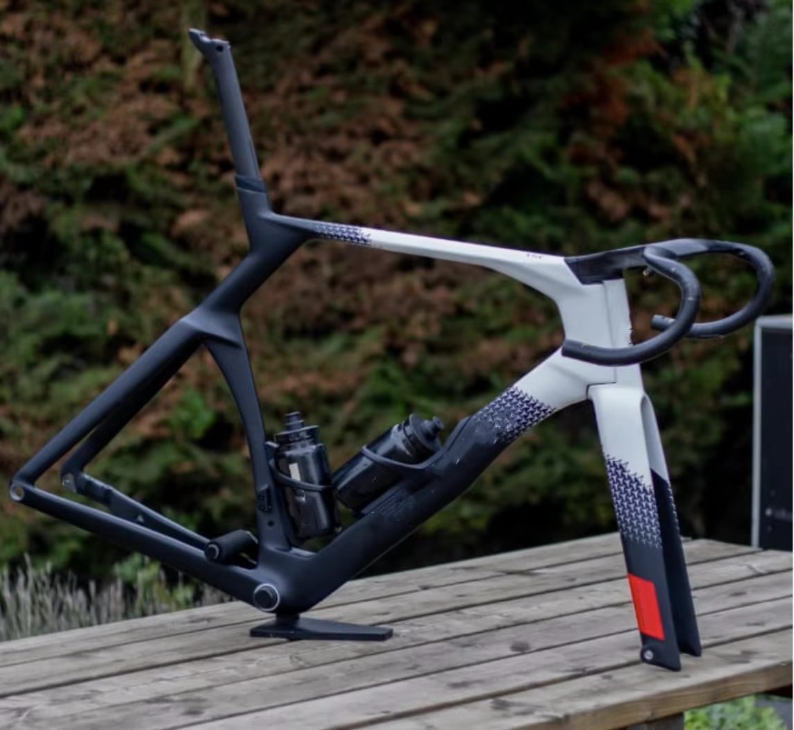 Cadre de vélo de route en carbone Y1RS de haute qualité, support inférieur BSA, routage entièrement 