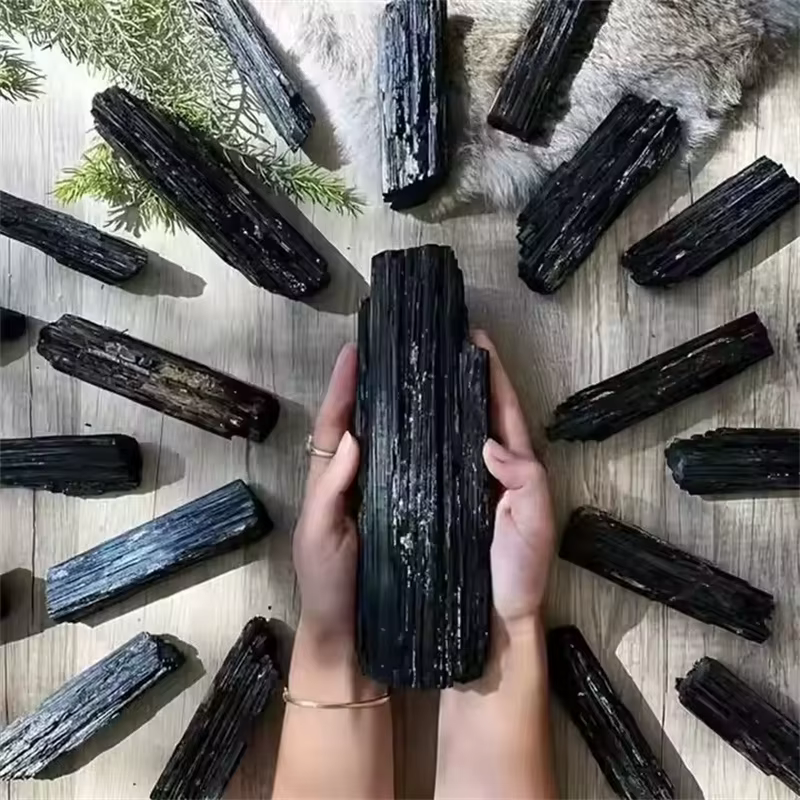 Tourmaline minérale de grande taille, pierre brute de Tourmaline noire brute naturelle pour la décor