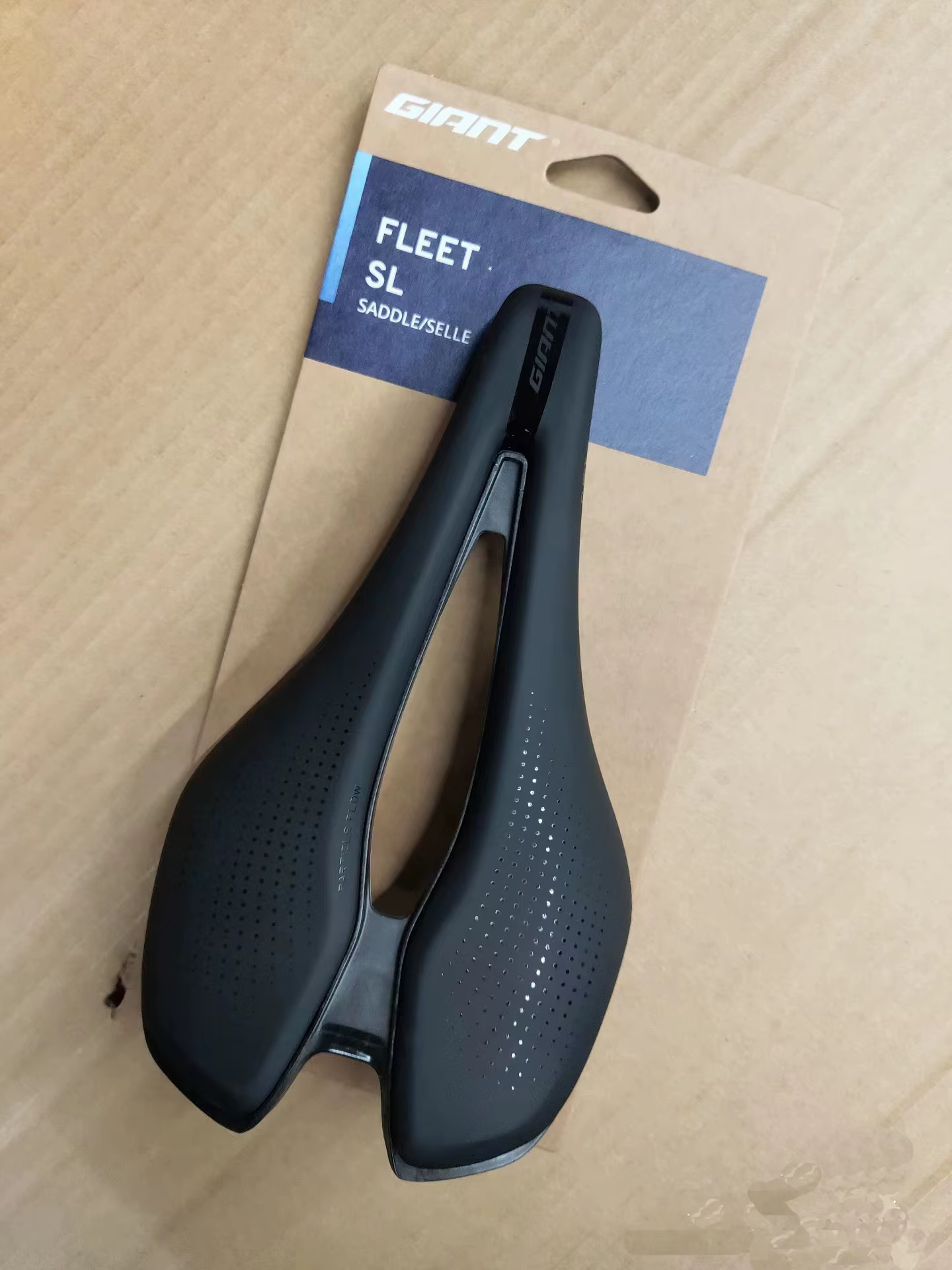 Selle gigante FLEET SL, siège confortable, grand évent, GEL souple, tapis de coussin de vélo de rout