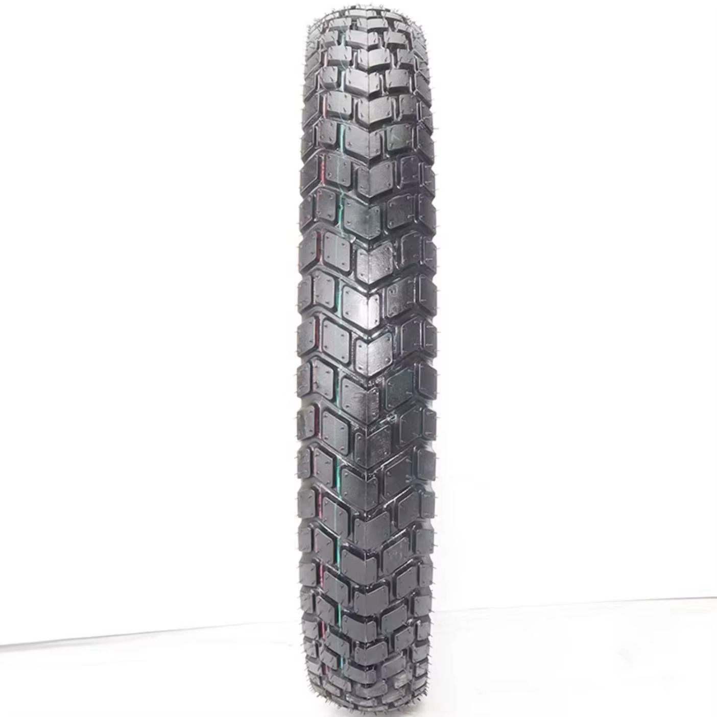 Pneu extérieur spécialisé 19 pouces Ultra Bee Supermoto pour vélo de route, usage routier et marche.