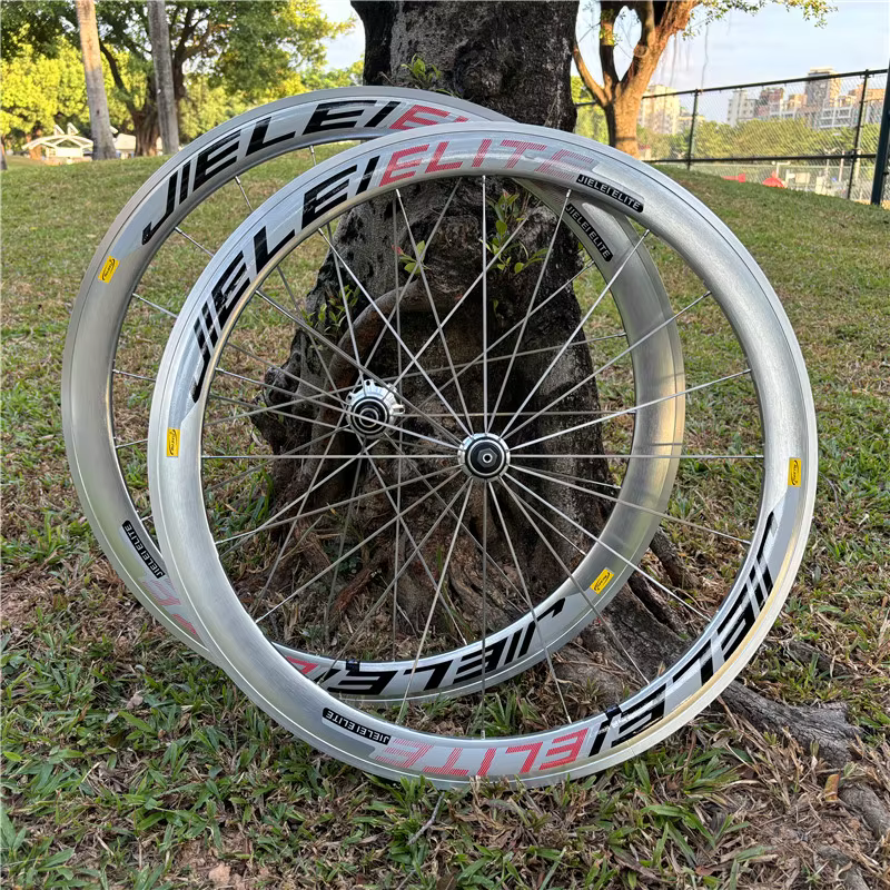 RUJIXU 700C Cadre de jeu de roues de vélo argenté, Pack de roues de route, Frein à disque V, Frein à