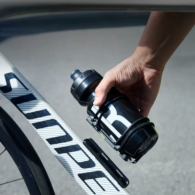 Support de bouteille d'eau pour vélo, magnétique à dégagement rapide, porte-gobelet robuste, boucle