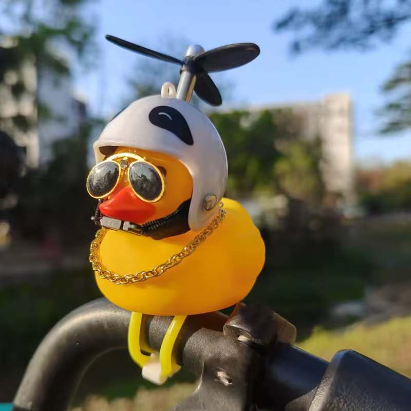 Ornement de vélo cornes de vélo presser canard en caoutchouc avec sangles hélice de casque à motif a
