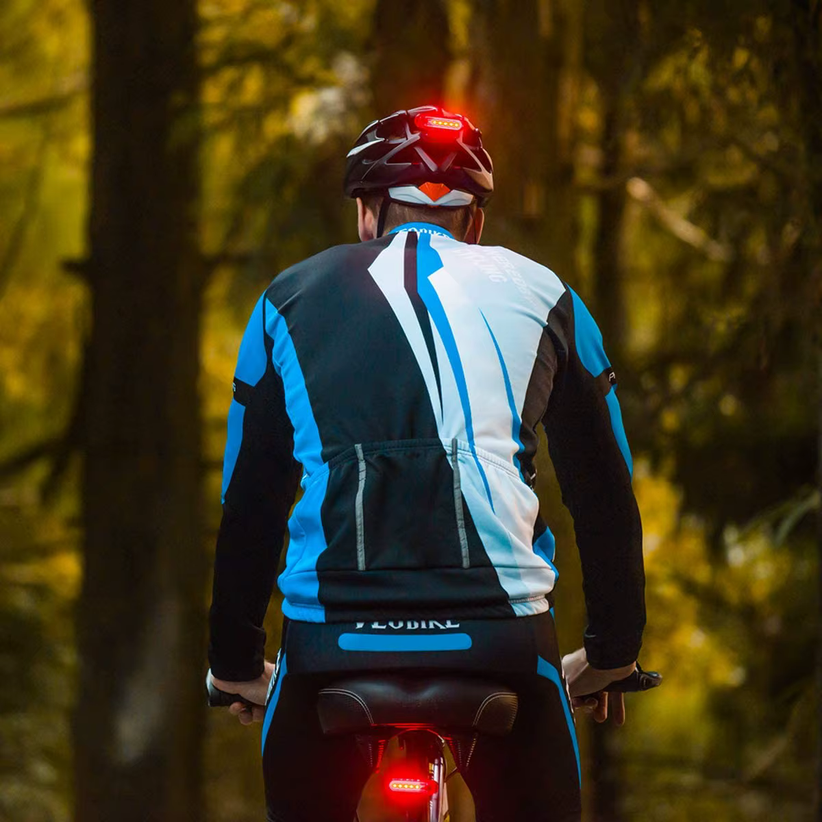 Feu arrière de vélo ultra lumineux rechargeable par USB, facile à installer pour la sécurité du cycl