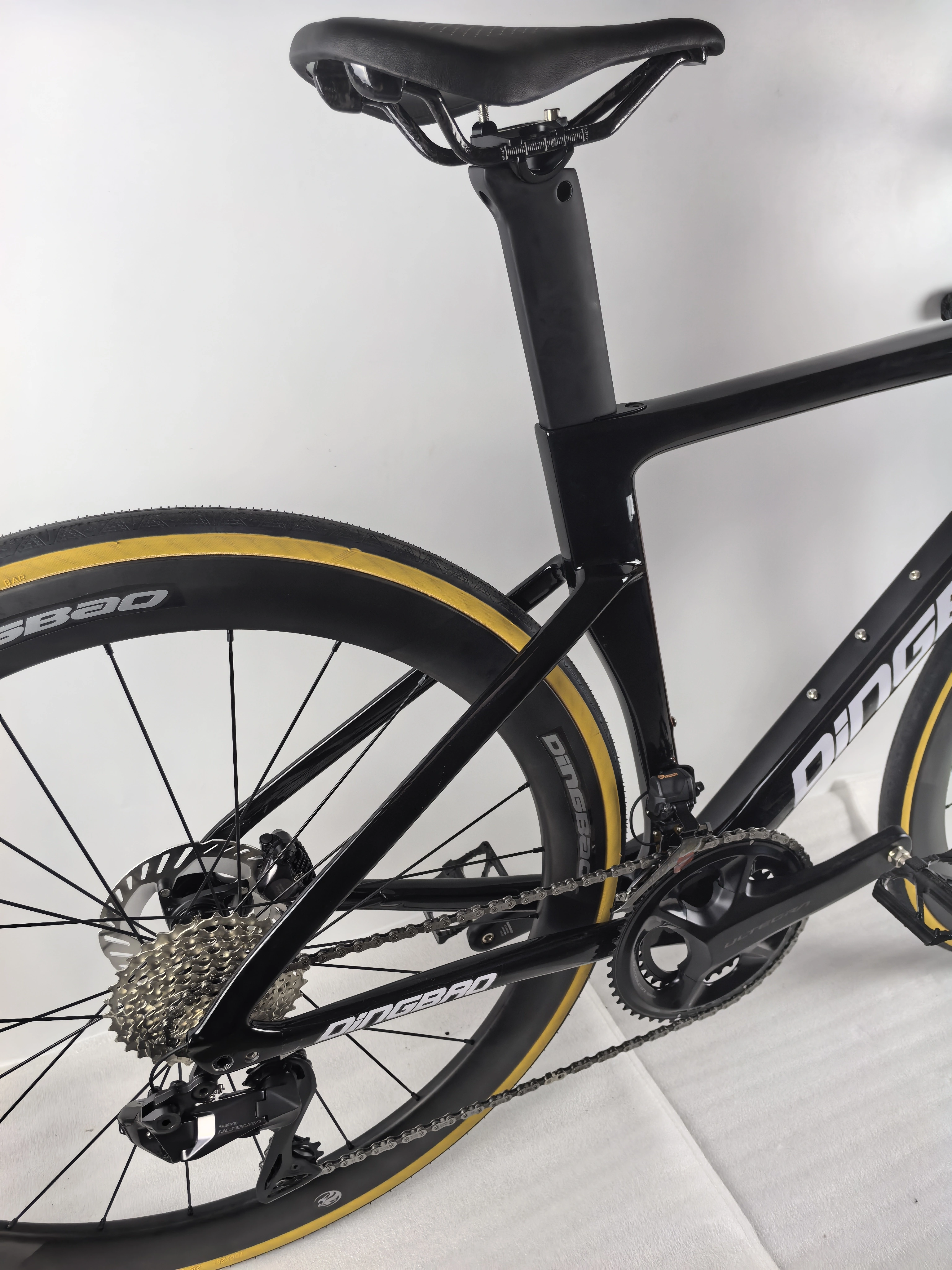 Cadre de vélo de route en carbone de haute qualité BSA 68mm support inférieur fileté tout câblage interne