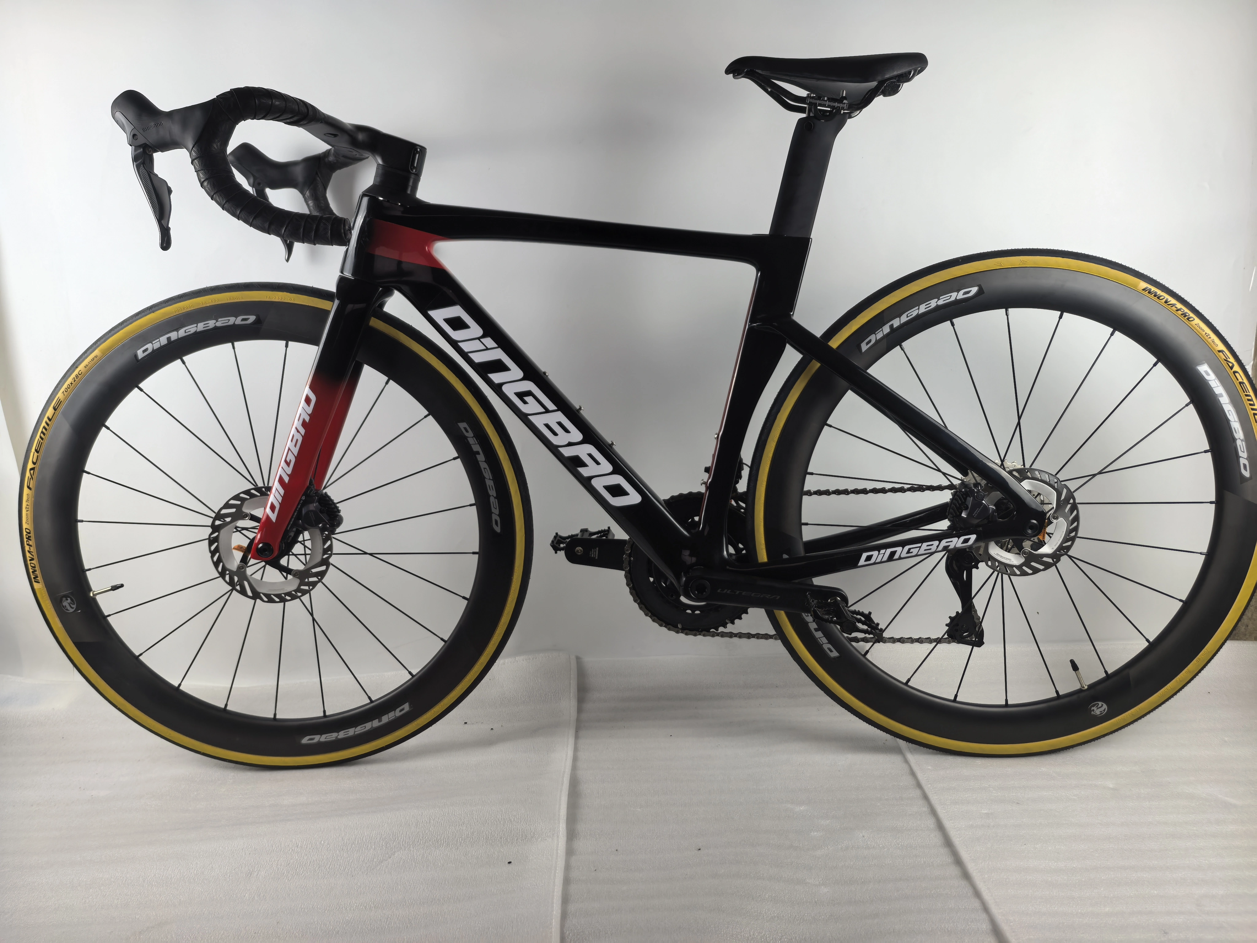 Cadre de vélo de route en carbone de haute qualité BSA 68mm support inférieur fileté tout câblage interne