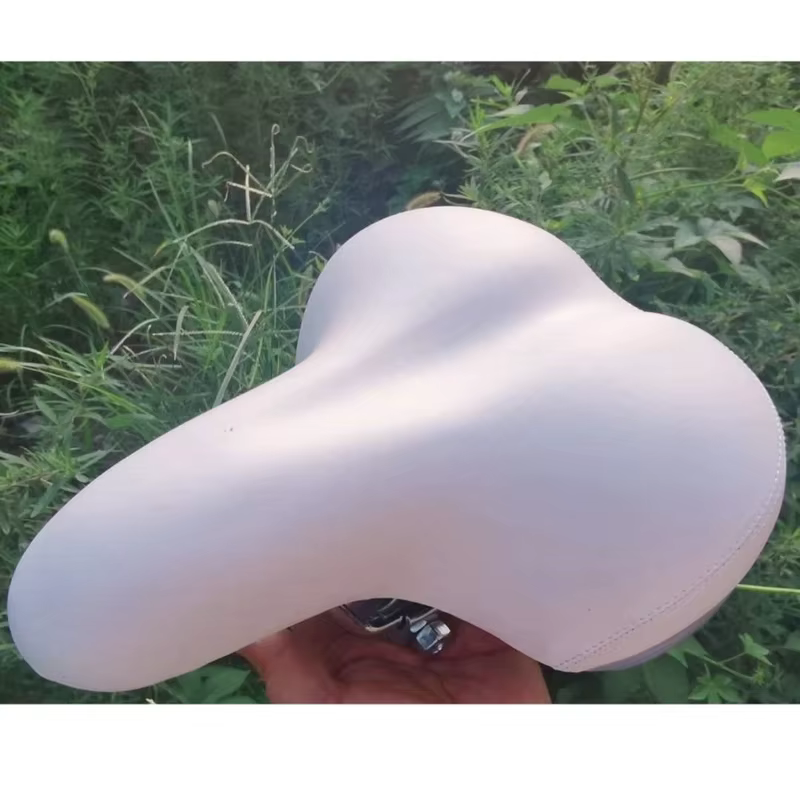 Selle de vélo blanche avec ressort