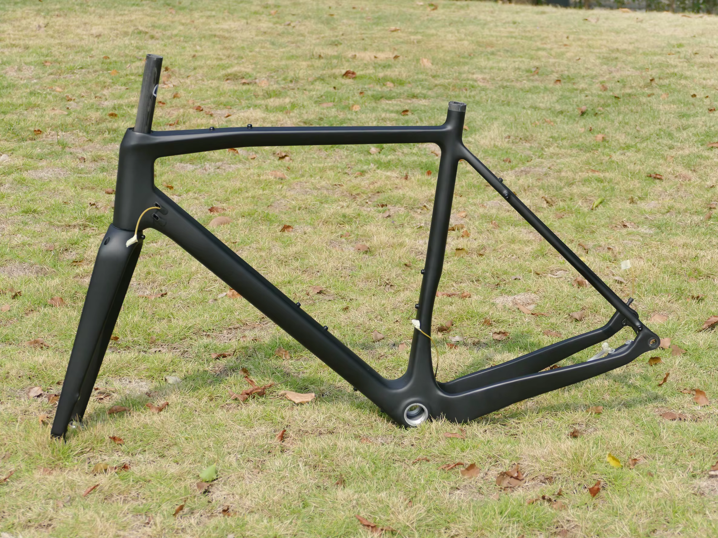 ** Nouveau cadre de gravier et fourche à montage plat pour vélo