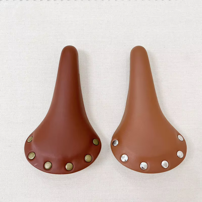Selle de vélo vintage rivetée marron