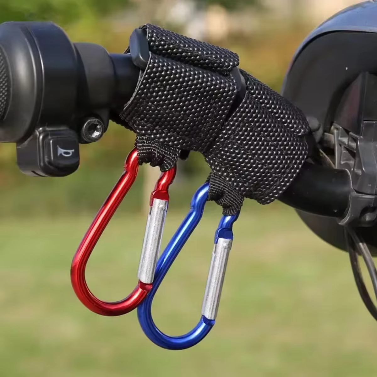 Crochet de suspension pour moto avec crochets de verrouillage pour autocycles