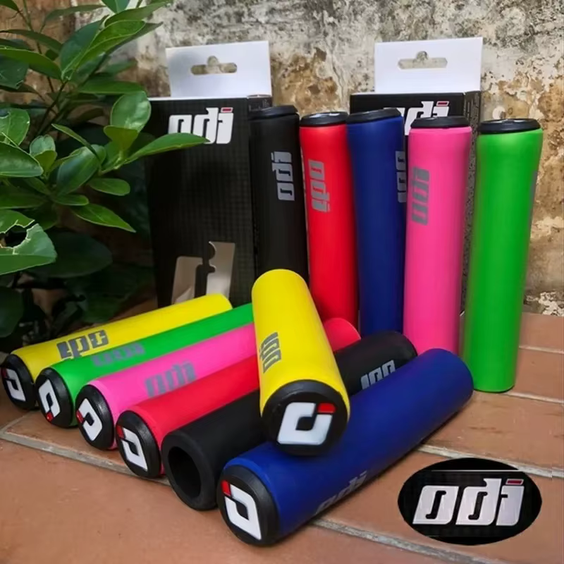 Poignées de guidon de vélo VTT ODI