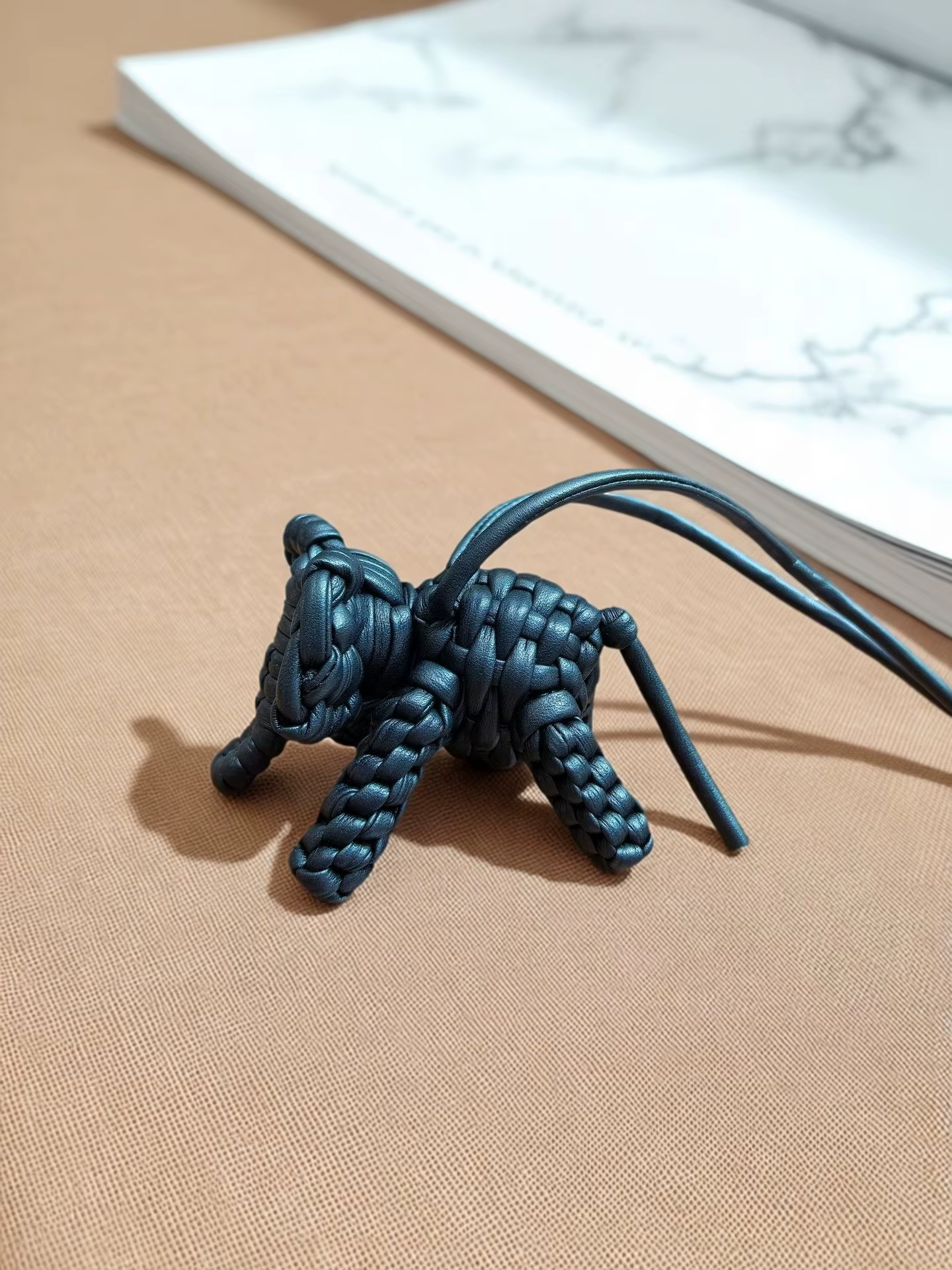 Pendentif éléphant en cuir tressé de luxe, breloque de sac de haute qualité, accessoire de décoration pour sac fourre-tout, artisanat unique