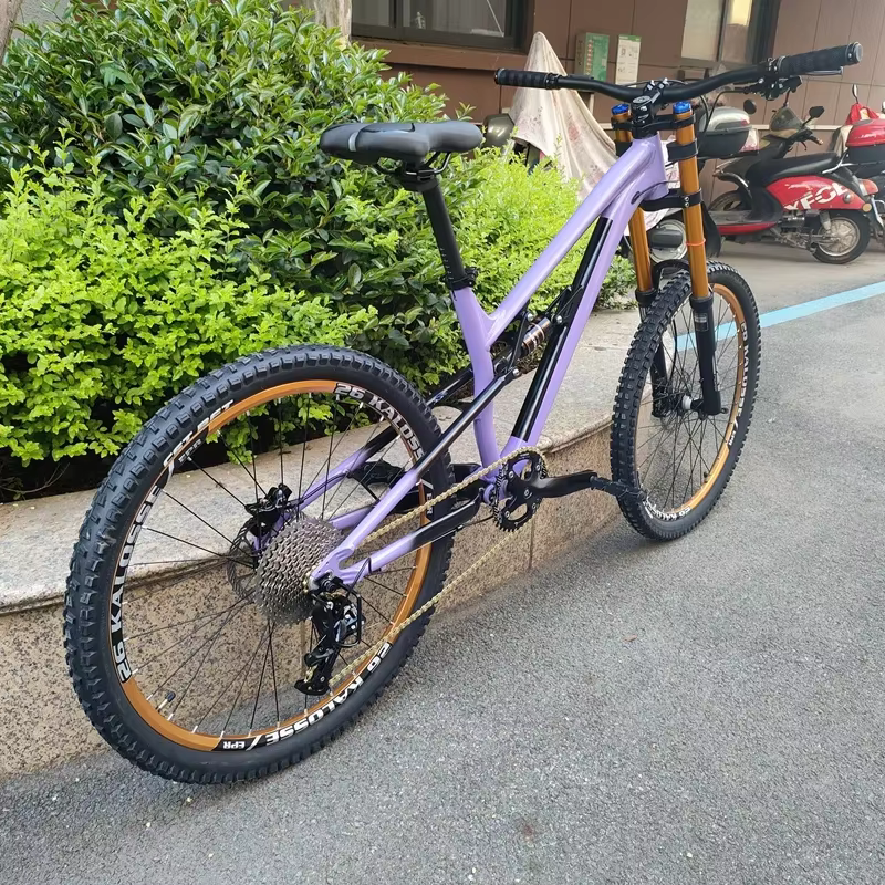 Vélo de montagne à suspension intégrale Kalosse