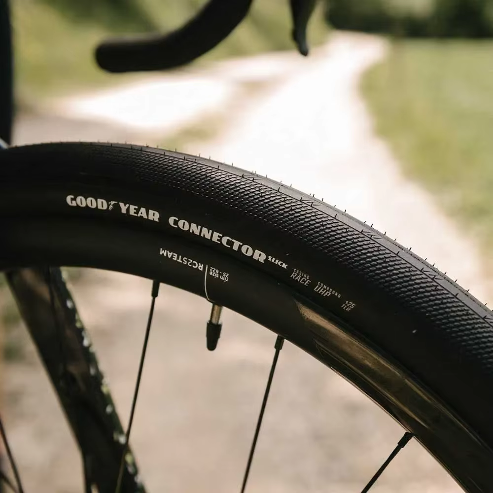 Pneu de vélo Goodyear Gravel Connector Speed/Slick/Inter Race 700 x 40C Tubeless Fold 120TPI Noir/Marron pour Cross