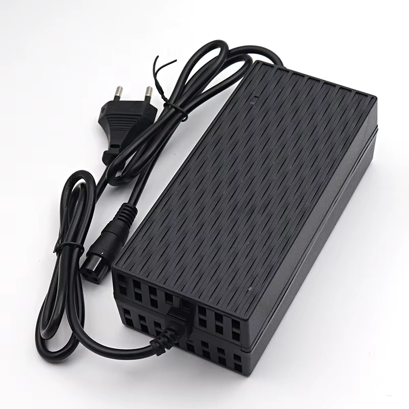 Chargeur universel de batterie au Lithium pour vélo électrique