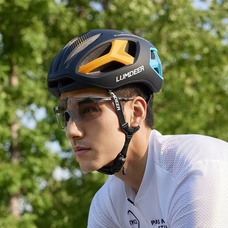 Nouveau casque de vélo avec feux arrière magnétiques léger sécurité de conduite Protection de la tête vtt casques de