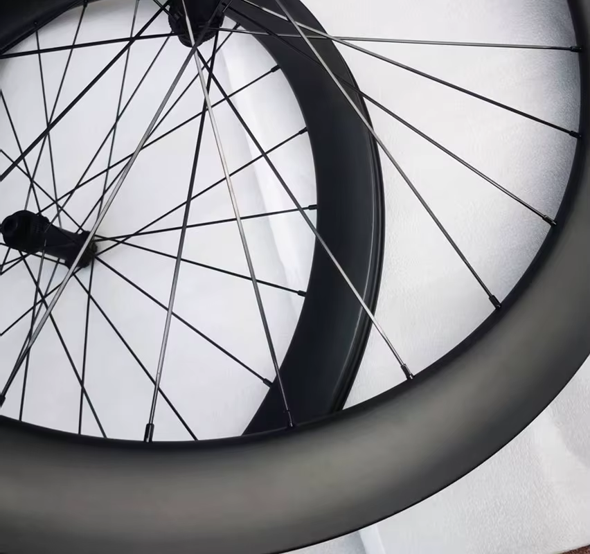 Jeu de roues de vélo de route en carbone Clincher pour disque