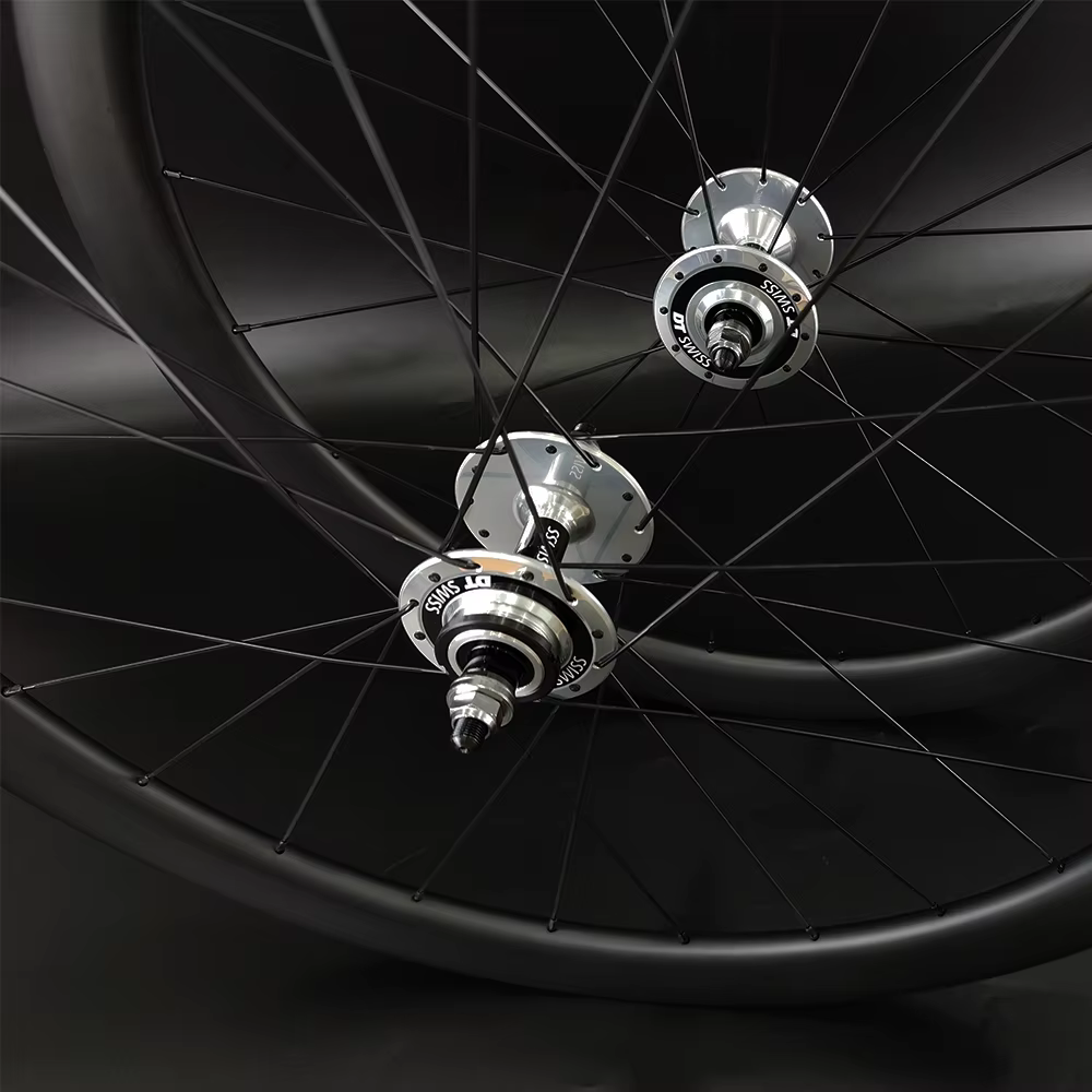 DT Swiss 370 – jeu de roues en carbone pour vélo de piste