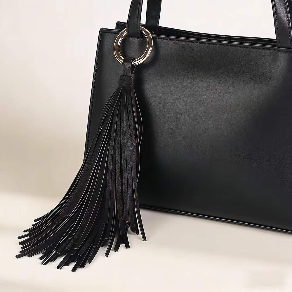 Porte-clés de luxe en cuir souple avec pompon, élégant pendentif de sac, accessoire de clé de voiture, bijou pour femme et fille, cadeau ﻿
