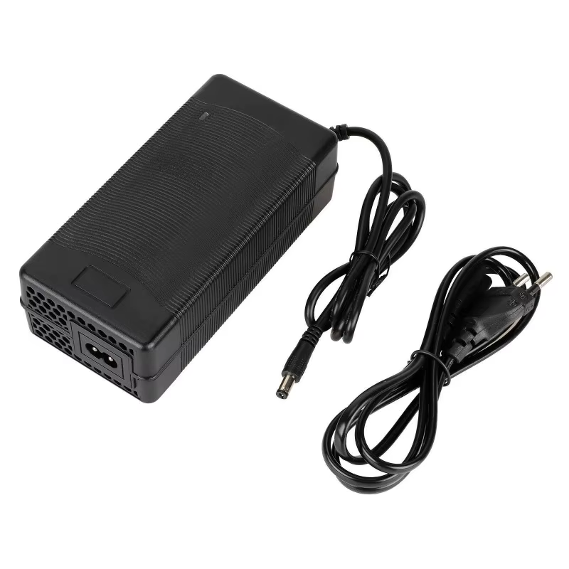 Chargeur universel pour trottinette électrique