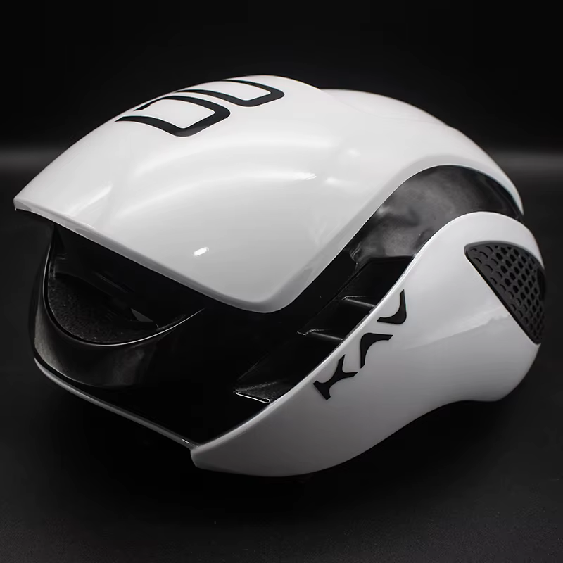 Casque de cyclisme aérodynamique rouge brillant