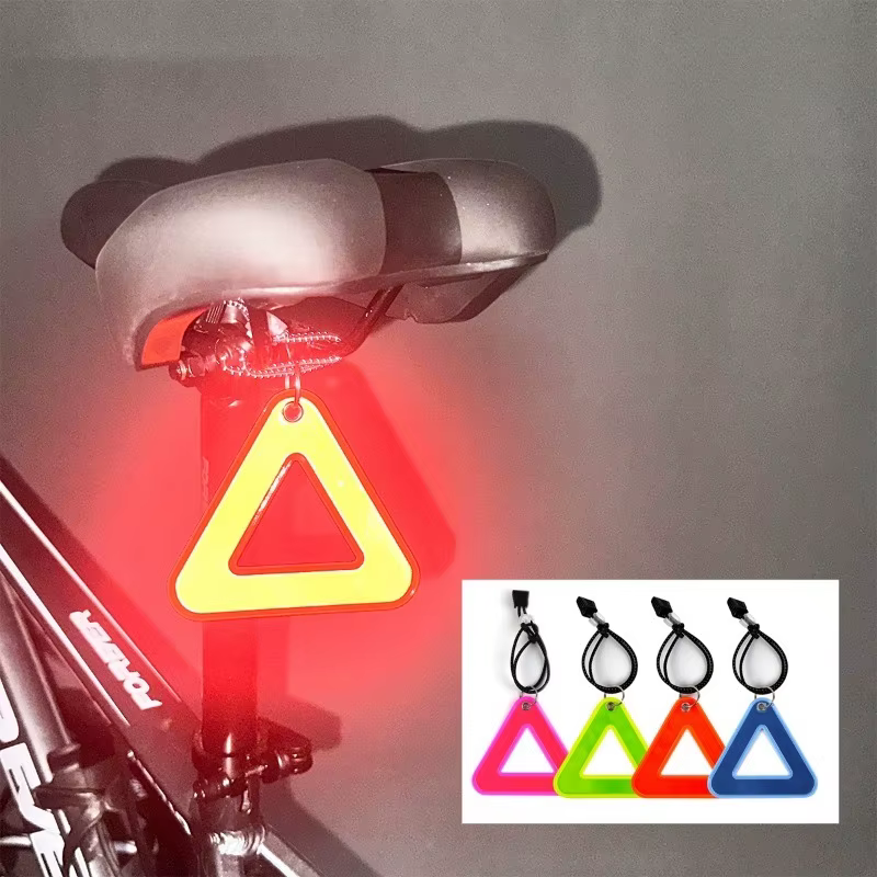 Panneaux réfléchissants triangulaires