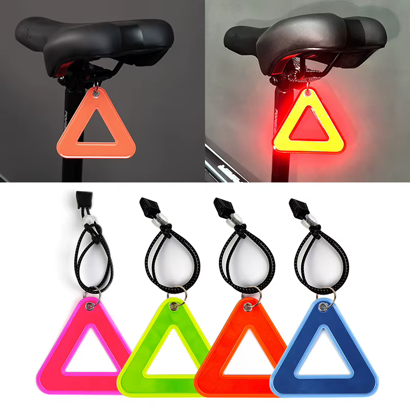 Panneau triangulaire réfléchissant pour vélo