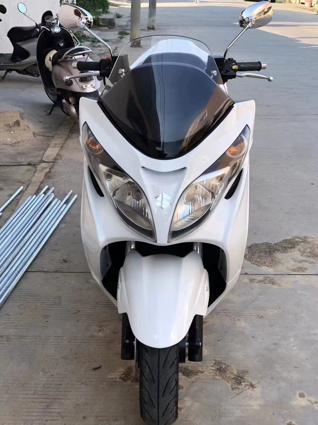 Pare-brise court noir pour moto et scooter