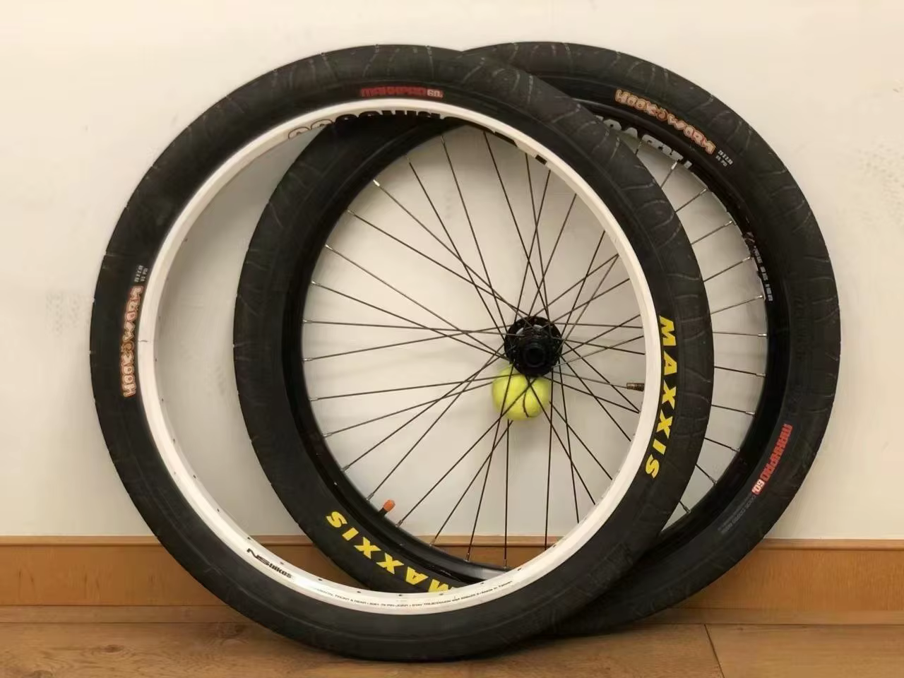 MAXXIS HOOKWORM pneu de vélo d'origine pour pédicats FLAT/PARK/STREET/VERT pneus de vélos de chargement 20 × 1.95/24 × 2.5/26 × 2.5/27.5 × 2.5/29 × 2.5