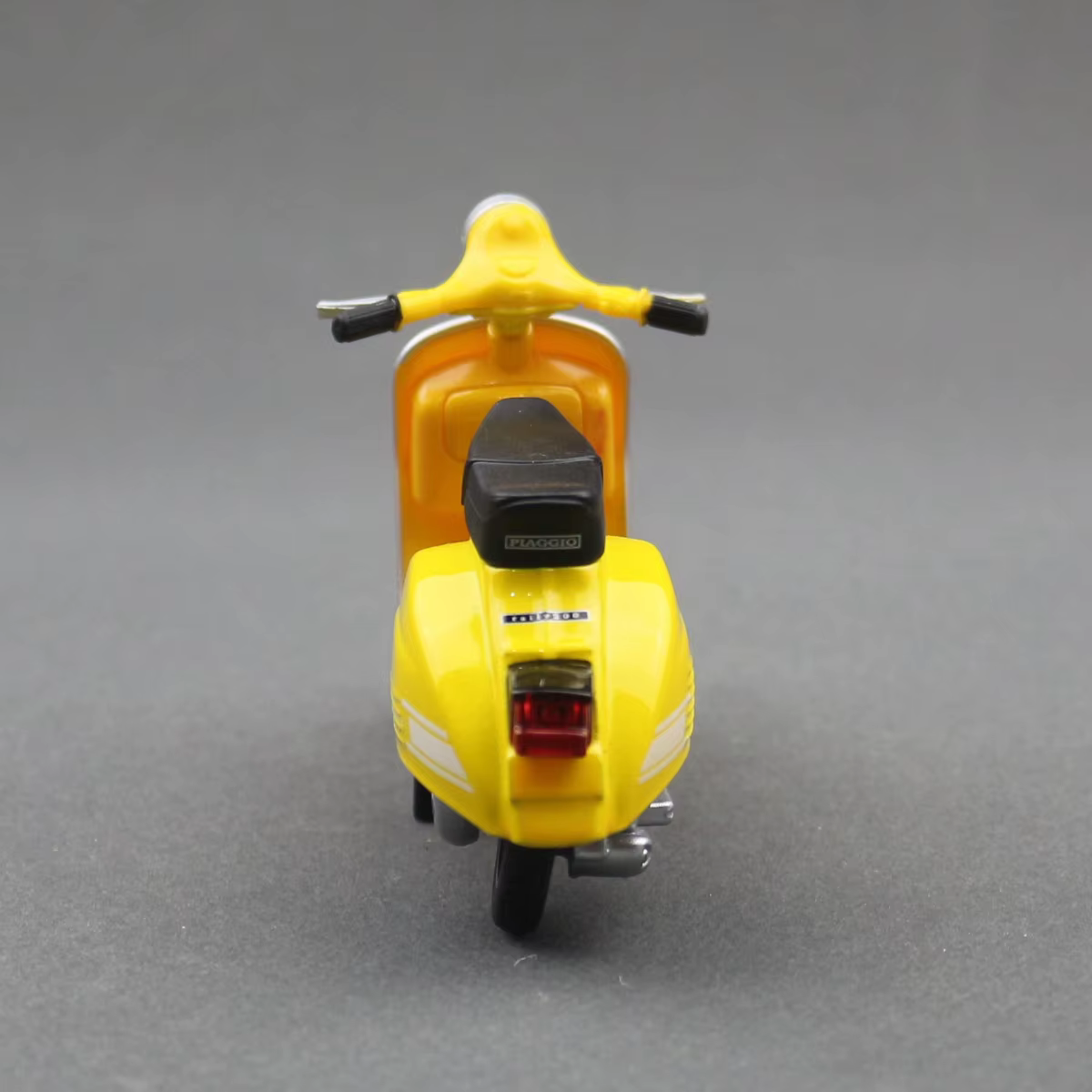 Scooter électrique de rallye Vespa 1/18