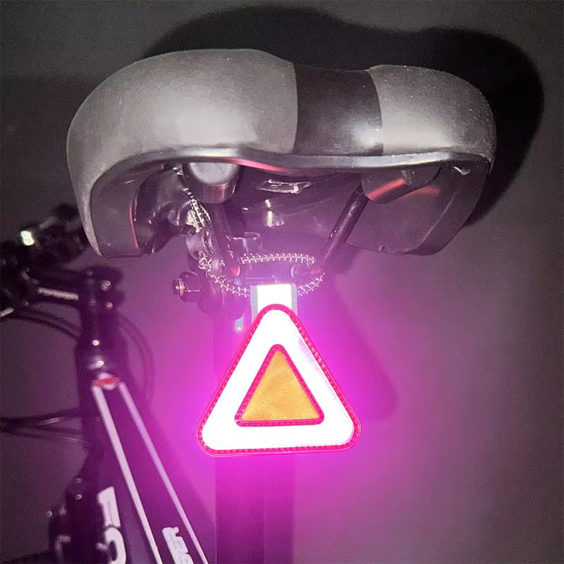 Panneaux réfléchissants triangulaires pour vélo