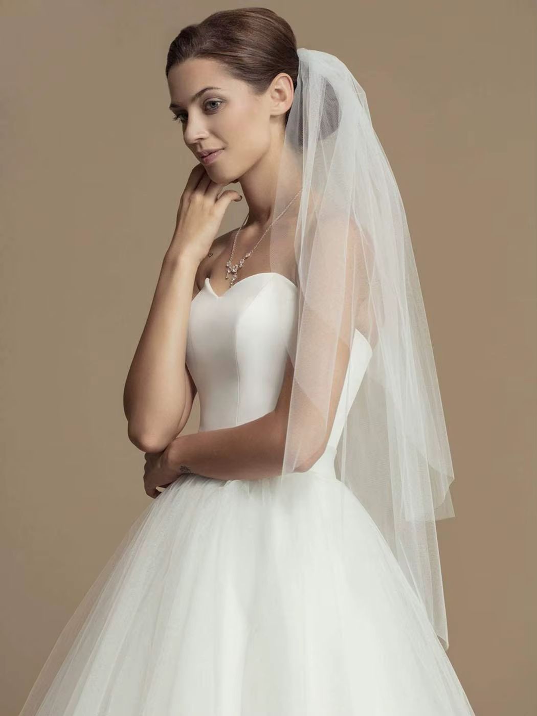 Voile de Mariage à 2 Niveaux en Tulle Court pour Patients du Bout des Doigts, avec Peigne et Bord Découpé