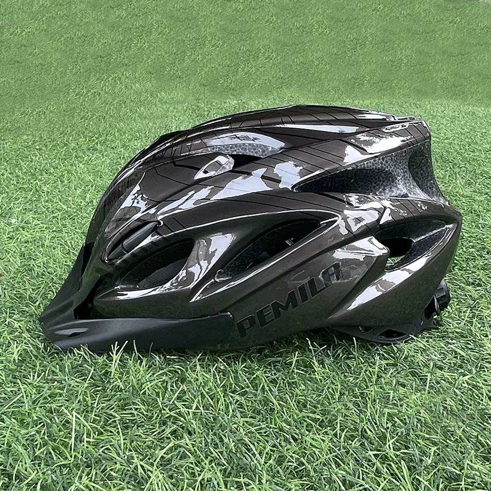 Casque de vélo de montagne ultraléger à rayures avec pare-soleil