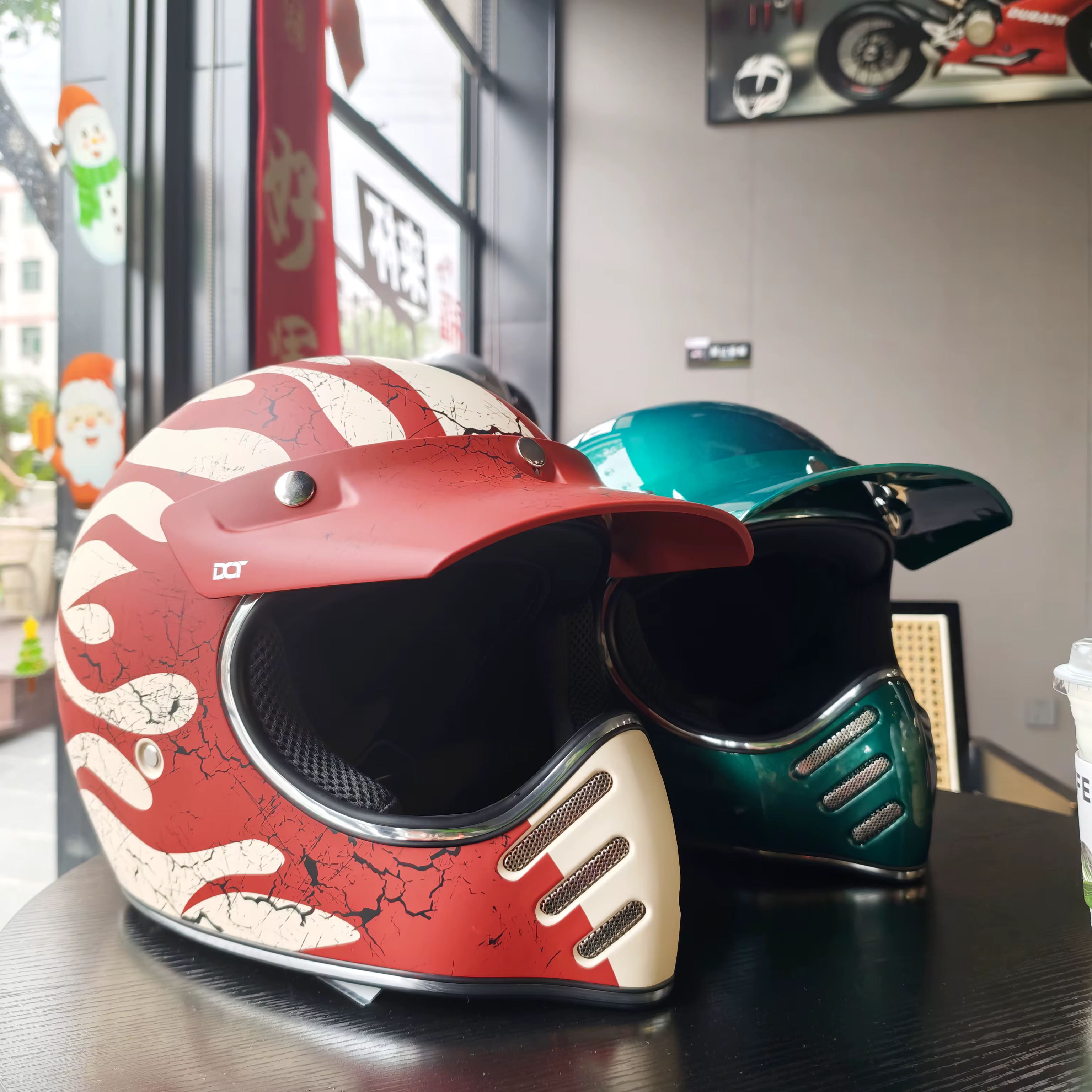 Casque de moto rétro complet