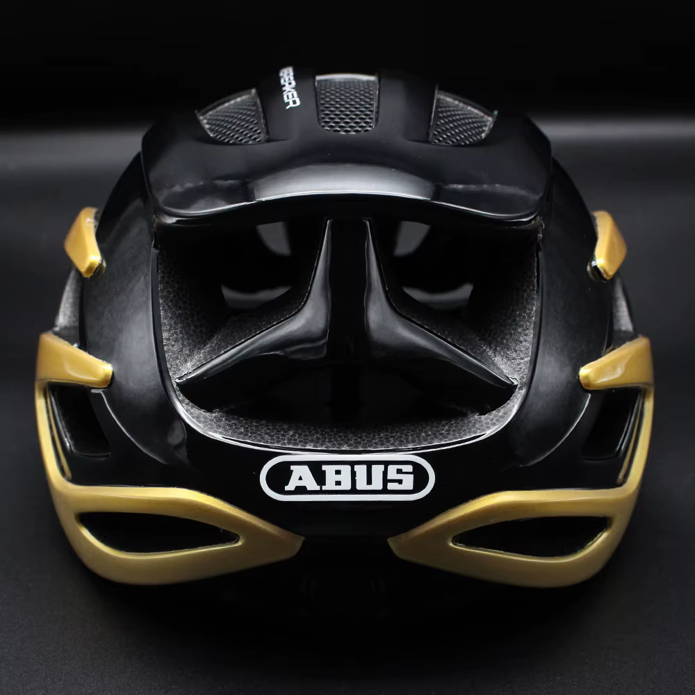 Casque de cyclisme sur route rouge