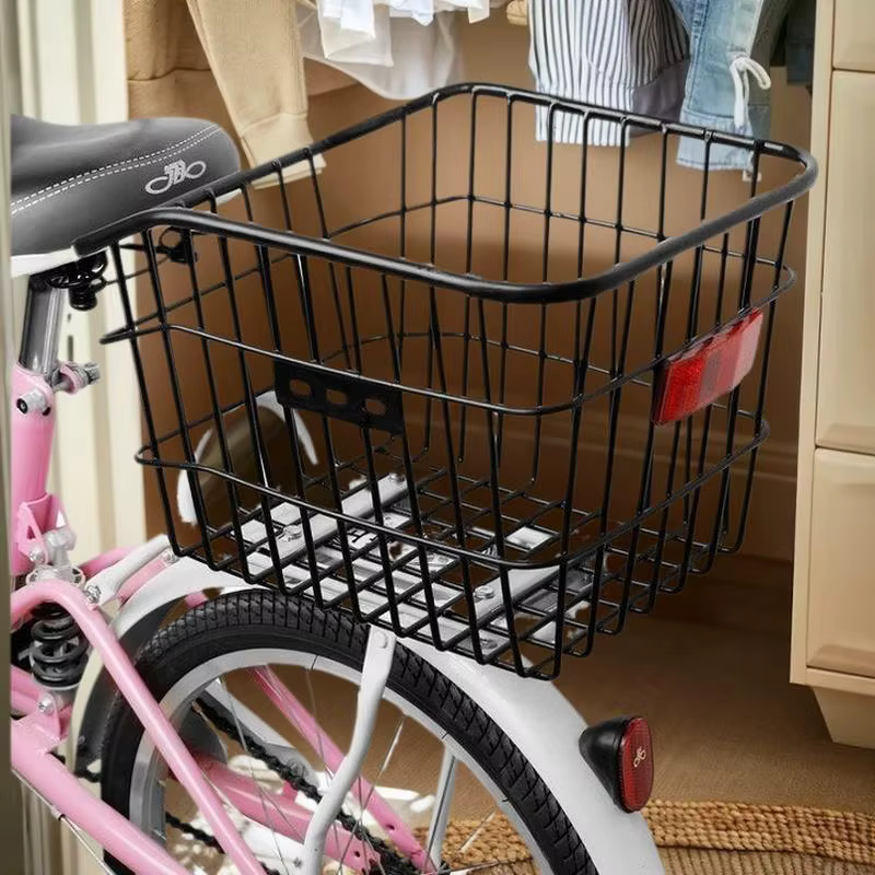 Panier arrière de vélo avec feu arrière