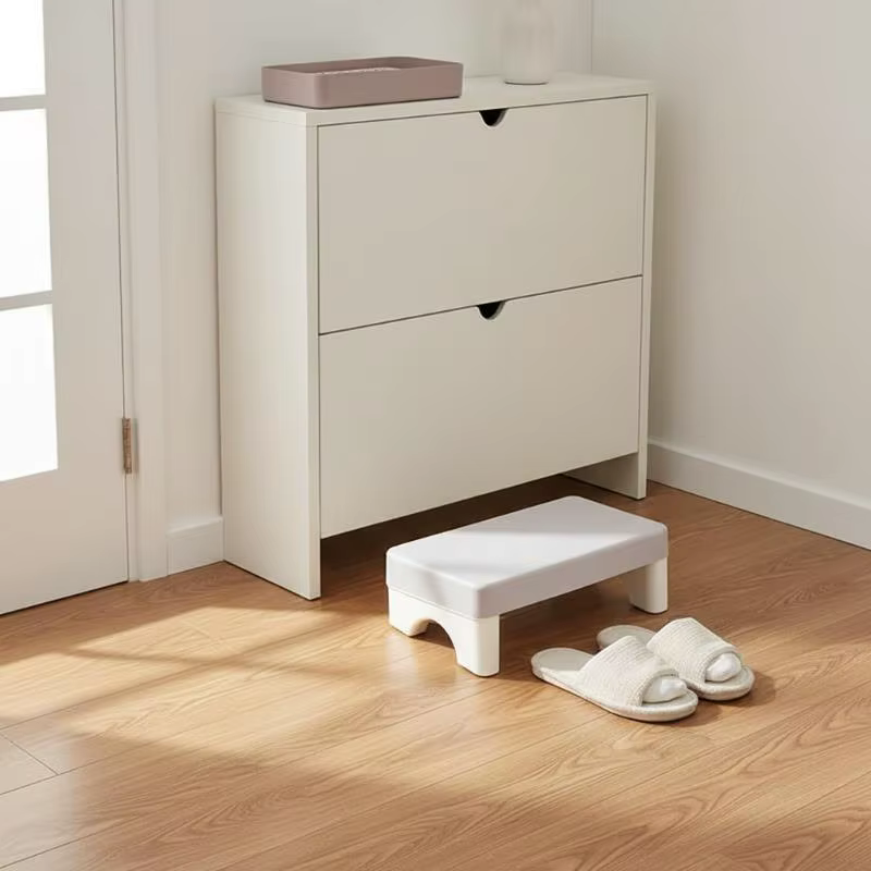 Repose-pieds ergonomique en PP pour bureau, s'adapte à l'utilisation sous le bureau, au canapé, à l'étude, confortable et peu encombrant.
