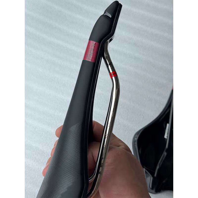 Selle de vélo tout-terrain Dimension AGX en forme de V