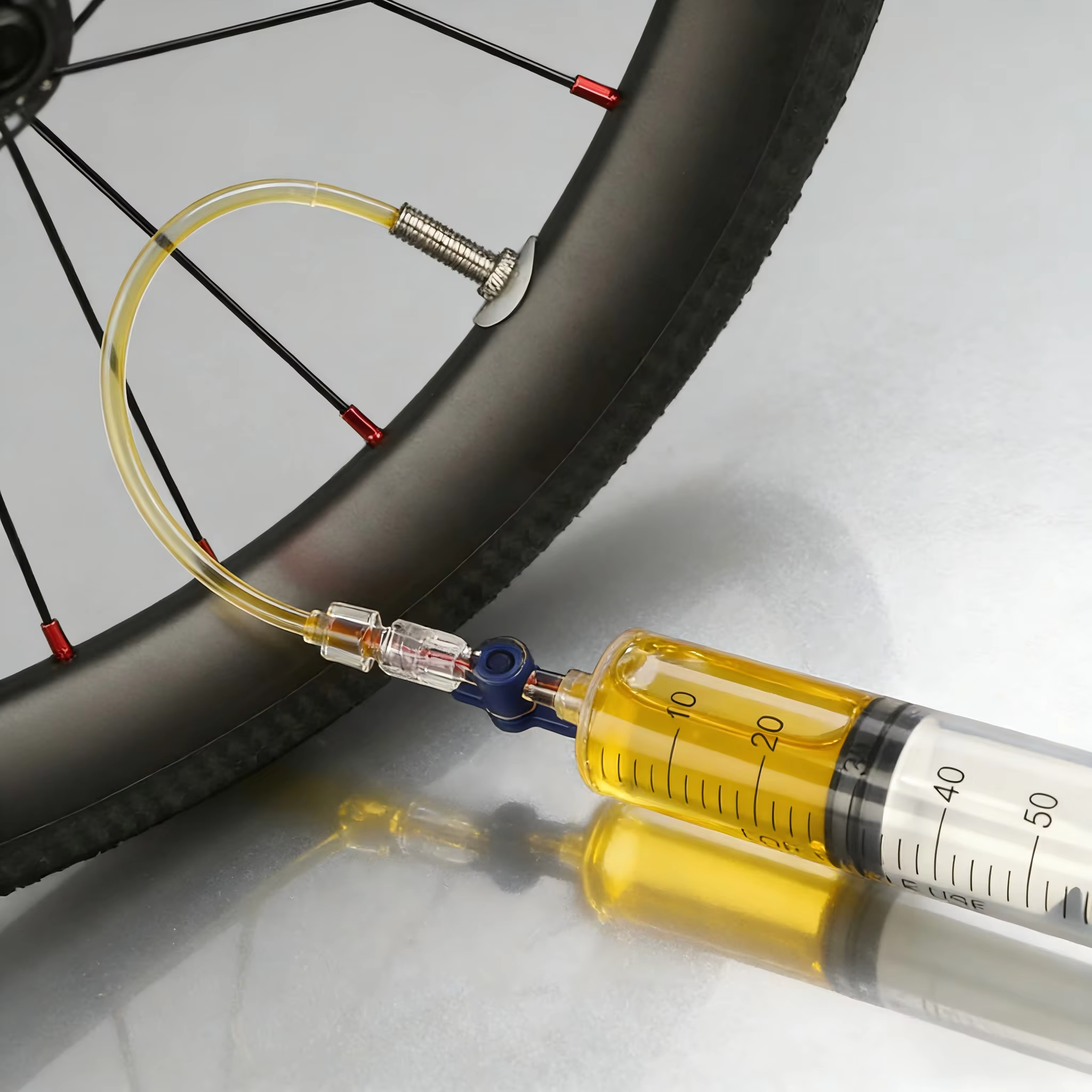 Outil d'injection de liquide pour pneus tubeless de vélo