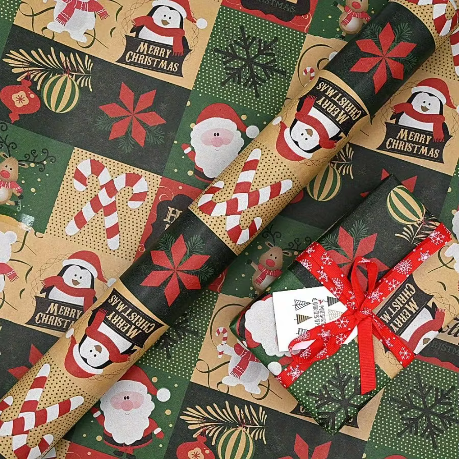 Rouleau de papier d'emballage de Noël – Papier kraft festif avec motifs de flocons de neige, d'arbres et d'ornements, idéal pour l'emballage de cadeaux de vacances