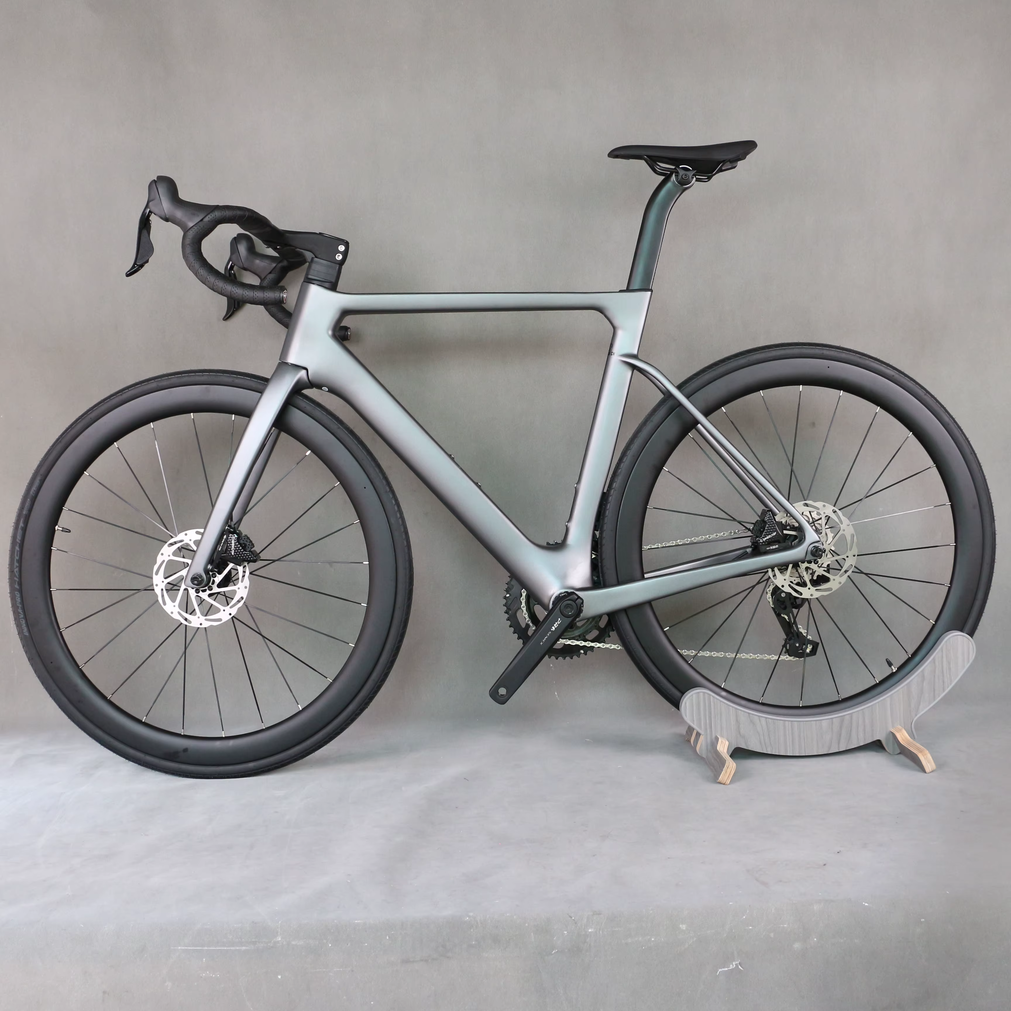Vélo de route léger de plein carbone de bicyclette TT-X42 de style le plus récent avec des roues électriques sans fil d'ensemble de groupe de WheelTop