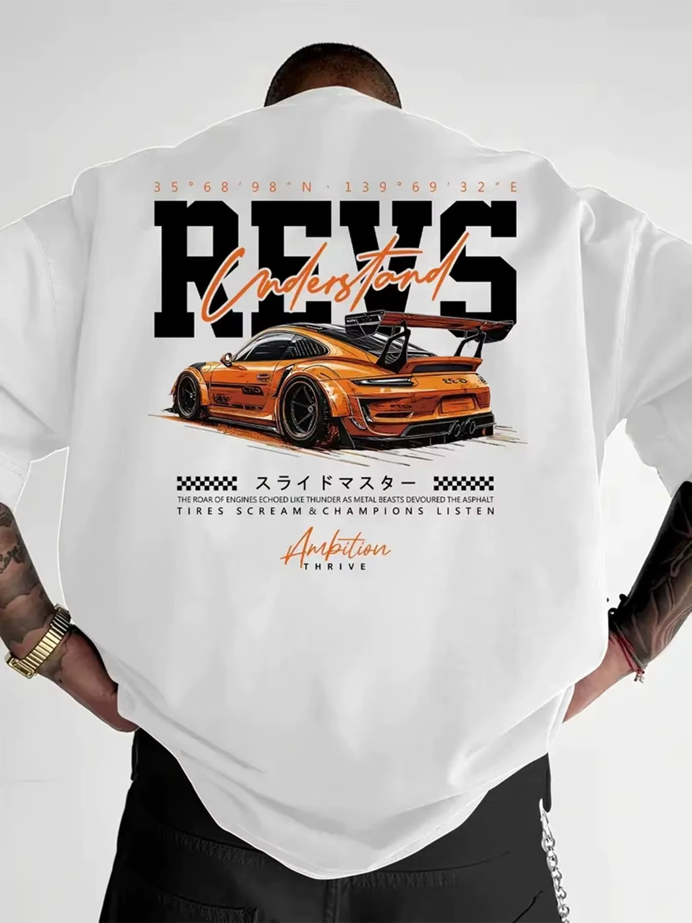 T-shirt pour homme en coton doux de qualité supérieure avec imprimé graphique de voiture de sport orange et texte REVS, parfait pour un style streetwear urbain estival