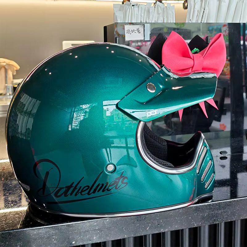 Casque de moto rétro complet