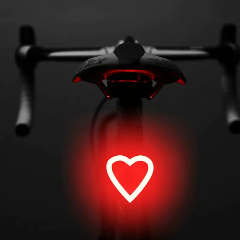 Feu arrière de vélo en forme de cœur