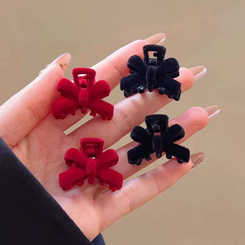 Spécial Saint Valentin – 1 paire de petites griffes pour cheveux, pince à cheveux avec nœud papillon en velours rouge, cadeau pour filles et femmes