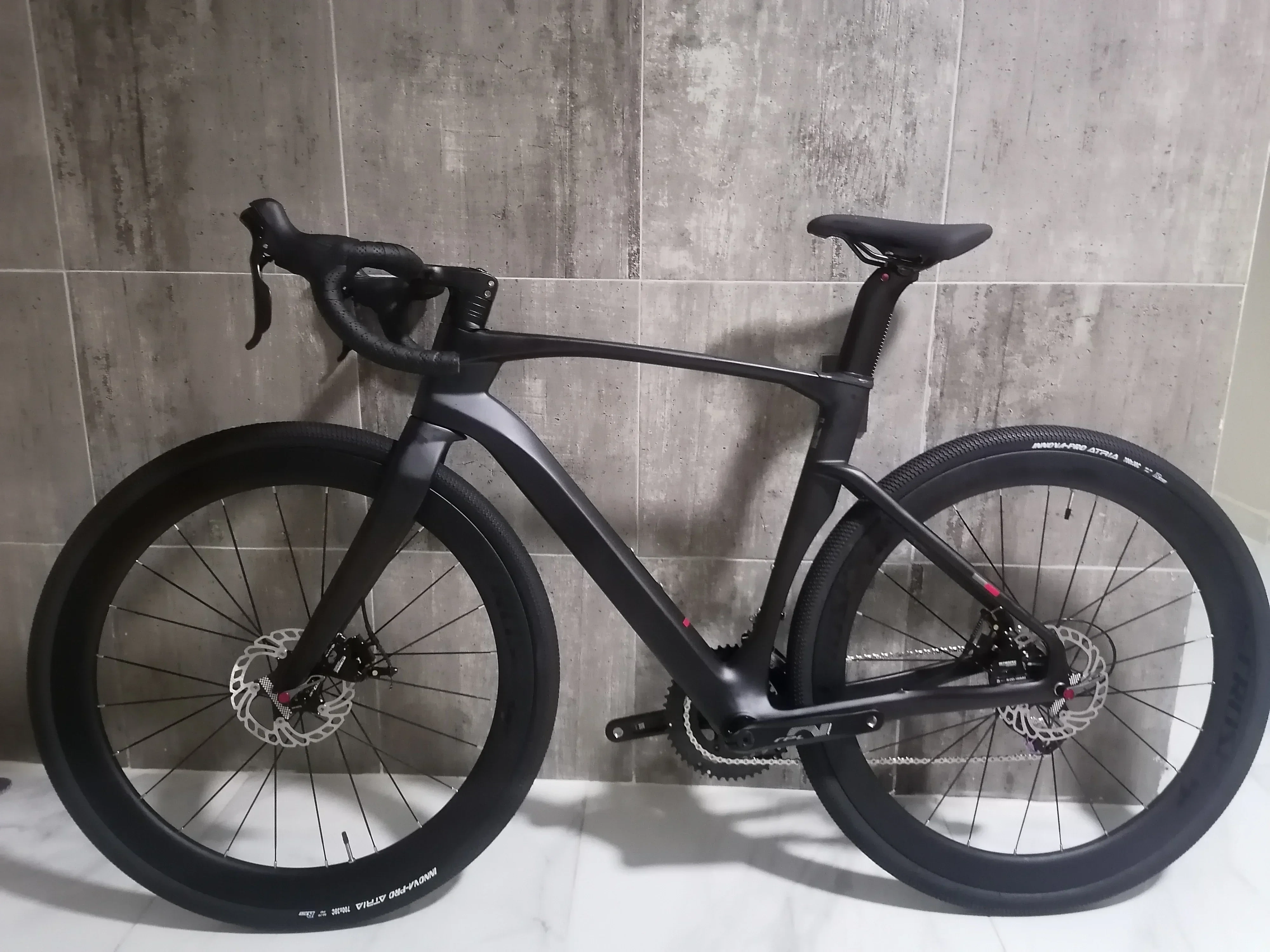 Vélo de route en fibre de carbone TWITTER GraveL V3pro 105/R7120-24S avec frein à disque hydraulique 700c*40C T1000