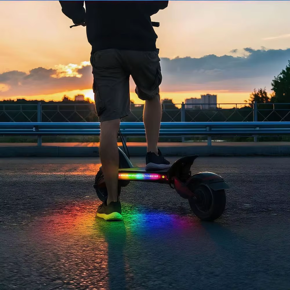 Scooter à batterie créatif avec lumières LED multicolores